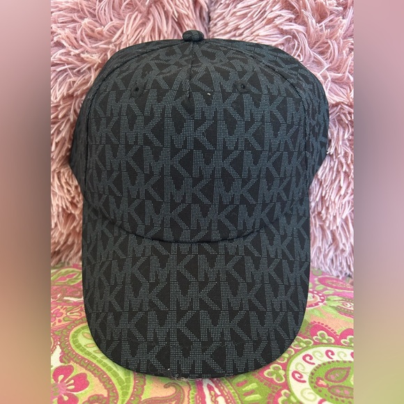 Michael Kors Monogram Cap - Picture 2 of 10